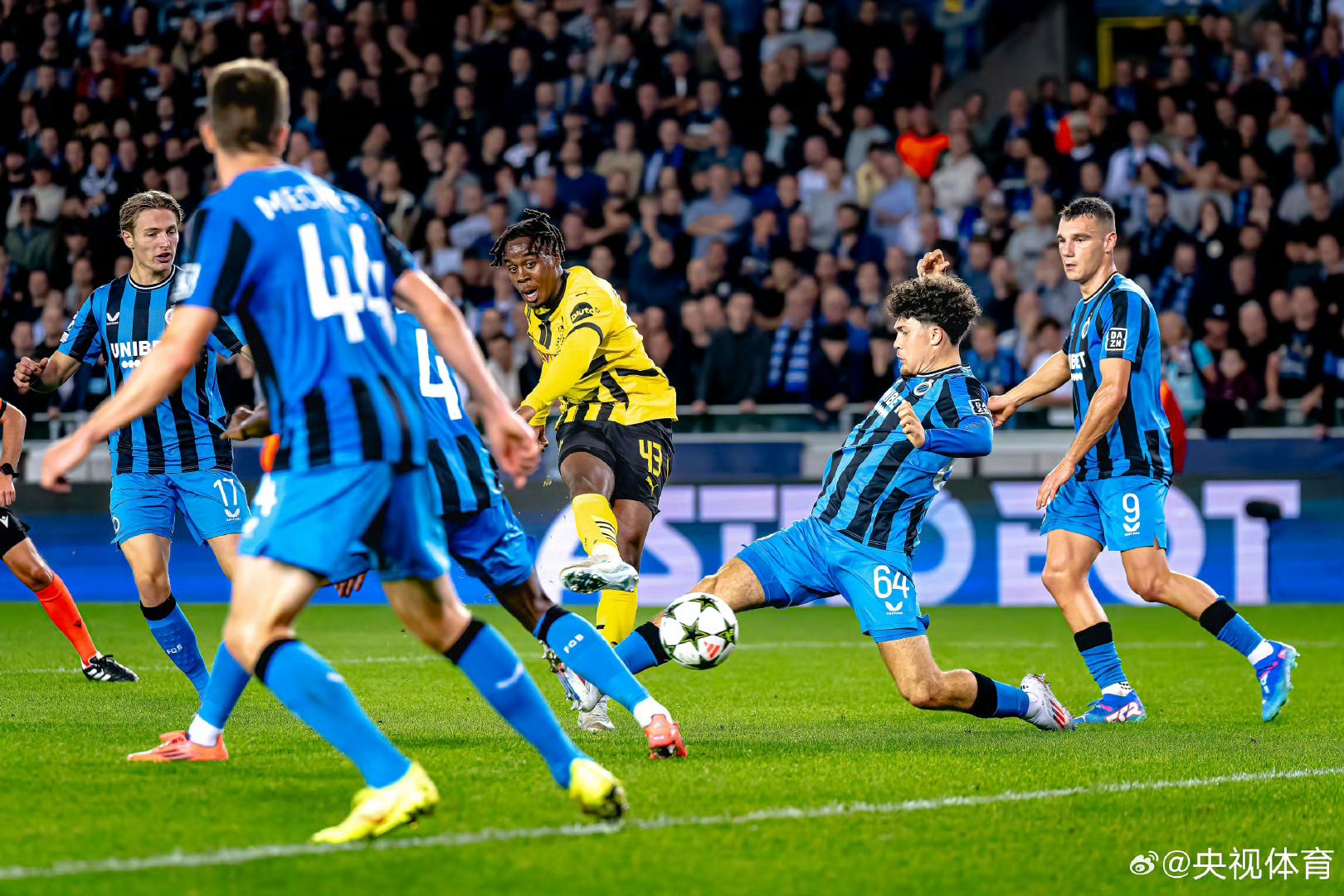 乐鱼平台-今晚欧冠焦点战，斯图加特篮板制胜，气氛紧张，年轻球员得到机会的简单介绍